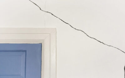 Vertikale Risse im Haus: Ursachen, Gefahren und Lösungen